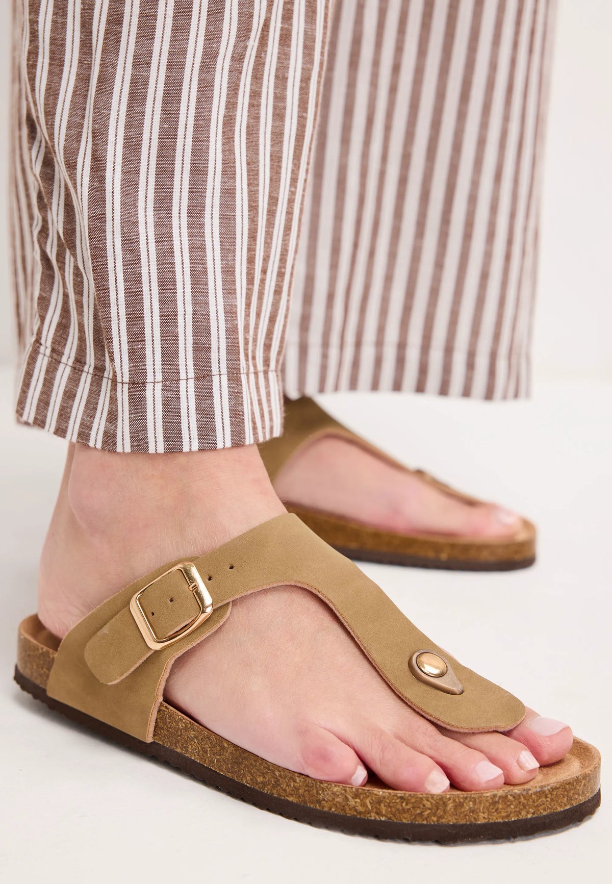 Womens Brown Footbed Toe Post Sandals